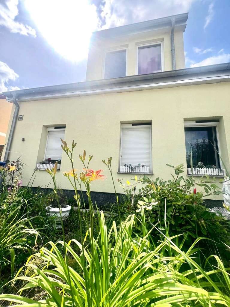 Immobilie in Wandlitz - Charmantes Einfamilienhaus mit Nebengebäude - umfassend saniert und erweitert in familienfreundliche - Bild 2