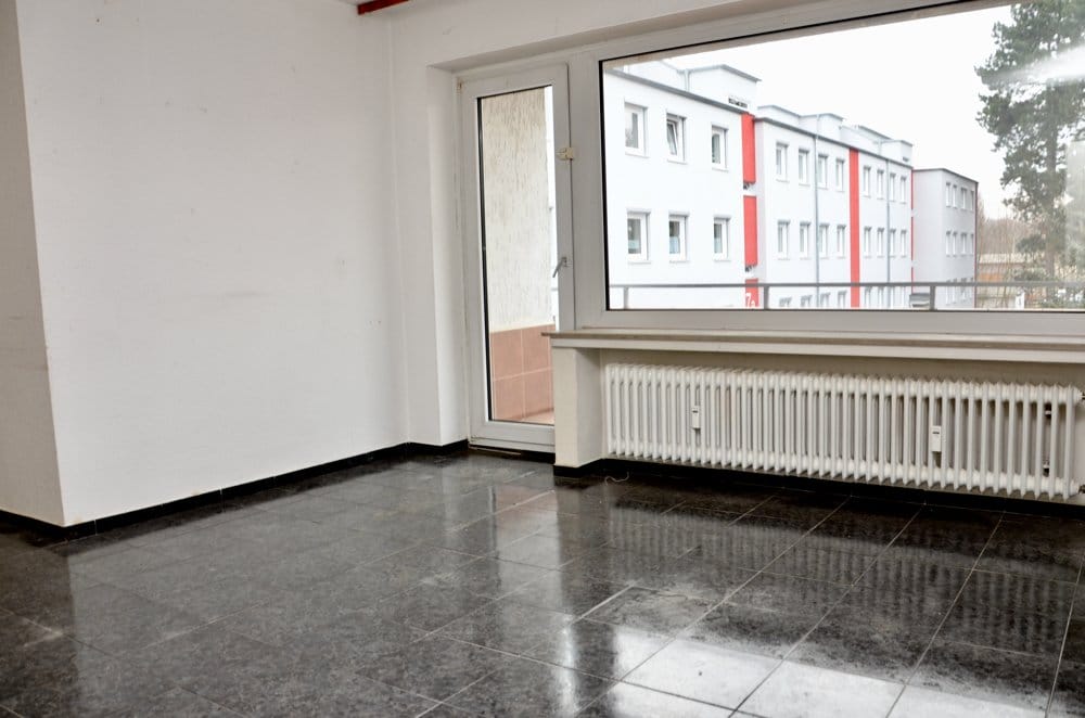Immobilie in Burgdorf - Sanierungsbedürftige Wohnung mit Balkon - ruhige Lage - frei! Eigennutzung oder prima Kapitalanlage. - Bild 0