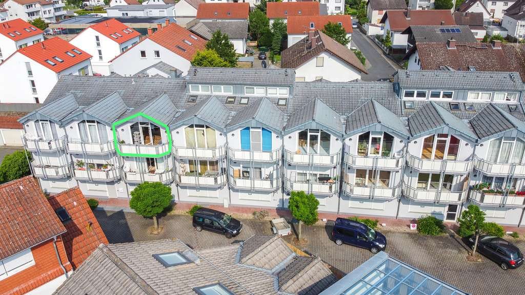 Immobilie in Groß-Zimmern - DIETZ: Helle freundliche 3-Zimmer Dachgeschosswohnung in Groß-Zimmern mit Garage und sonnigem Balkon - Bild 2