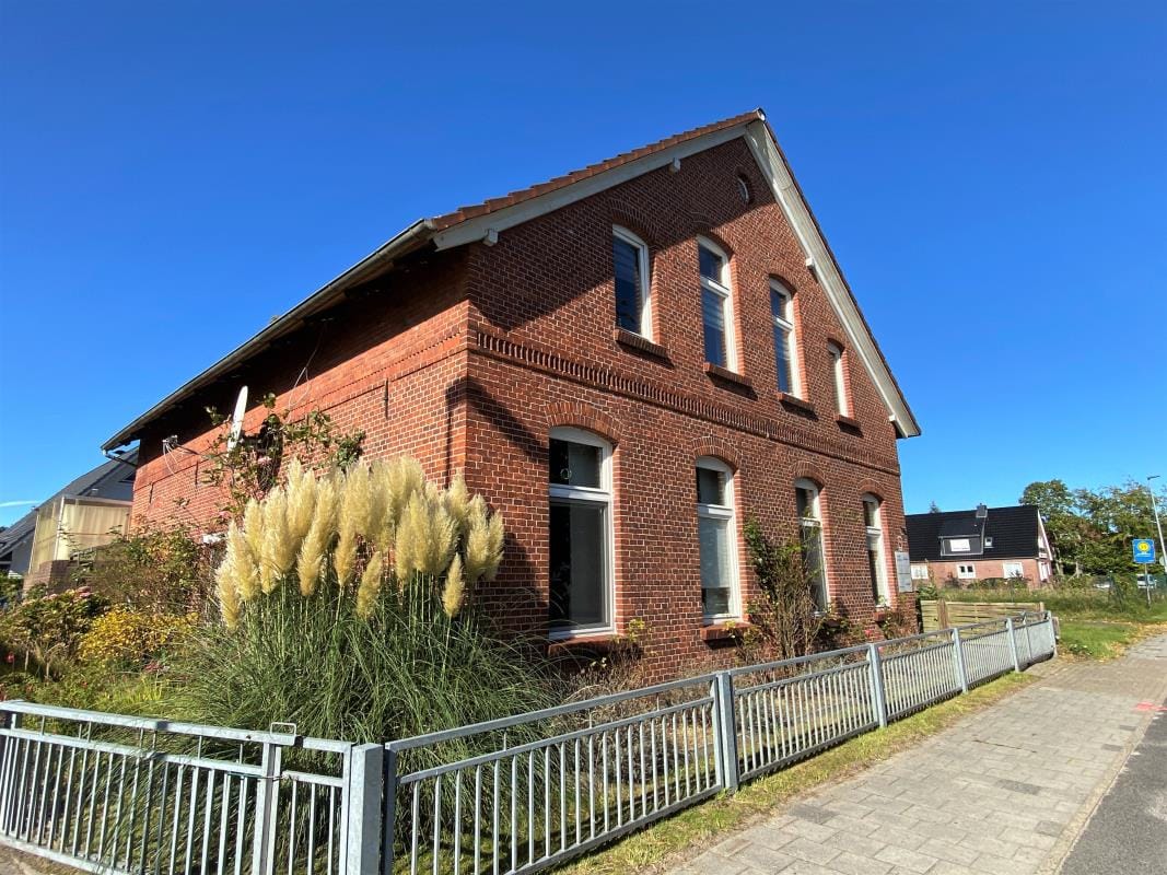 Immobilie in Aurich - Zweiparteienhaus in zentraler und stark frequentierter Lage von Aurich – Ideal als Kapitalanlage oder zur Selbstnutzung - Bild 0