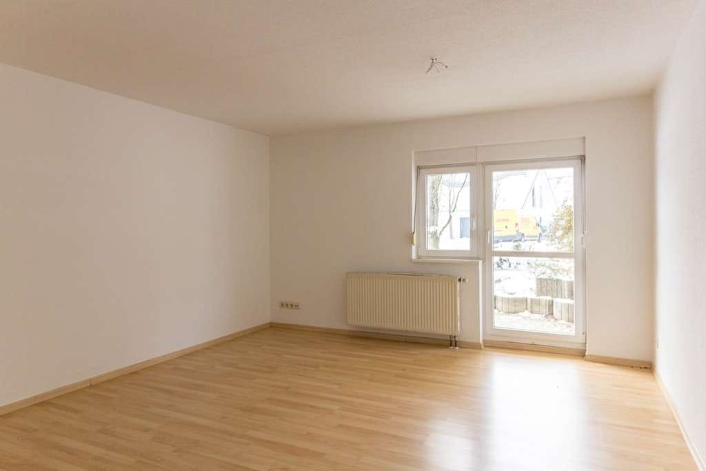 Immobilie in Klipphausen - Terrasse - Laminat - Wannenbad - Stellplatz - 2 Zimmer Wohnung in Klipphausen kaufen - Bild 3