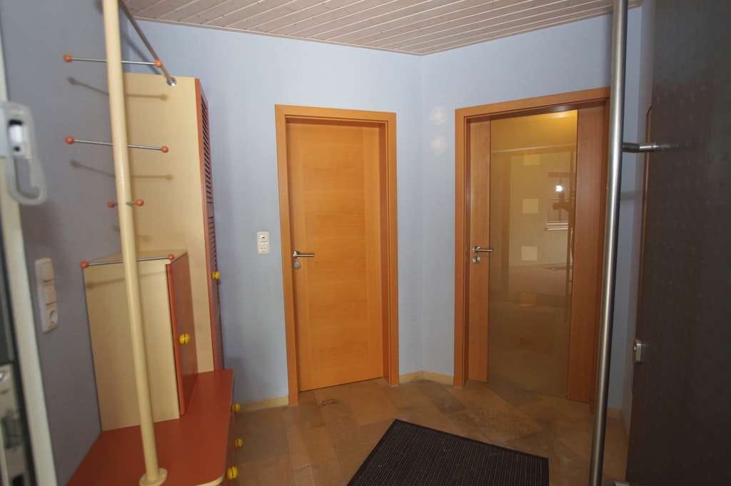 Immobilie in Pilsach - Charmantes Einfamilienhaus mit Gartenidylle und viel Platz für die Familie - Bild 2