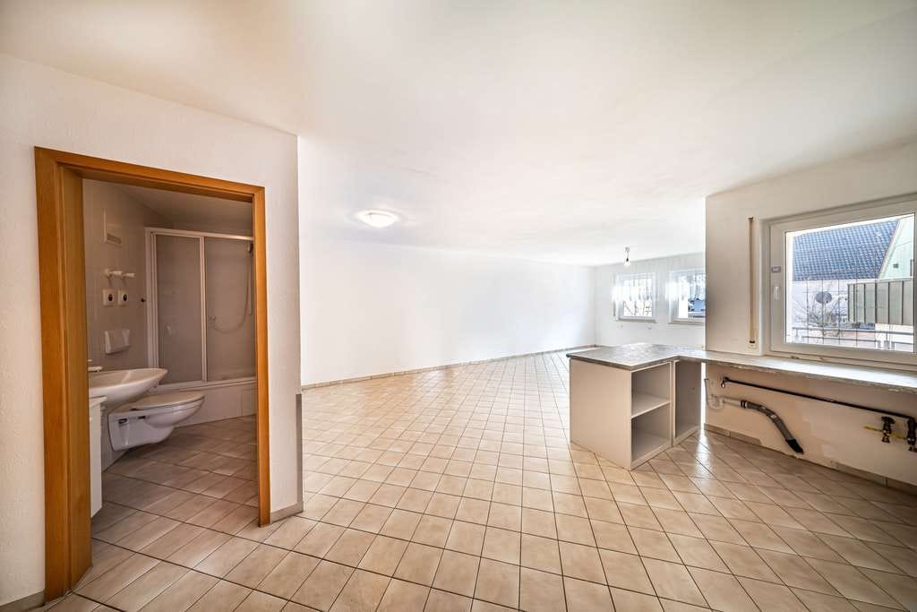 Immobilie in Welzheim - Moderne 2-Zimmer-Wohnung im 1. OG mit Balkon & Tiefgaragenstellplatz - Bild 3