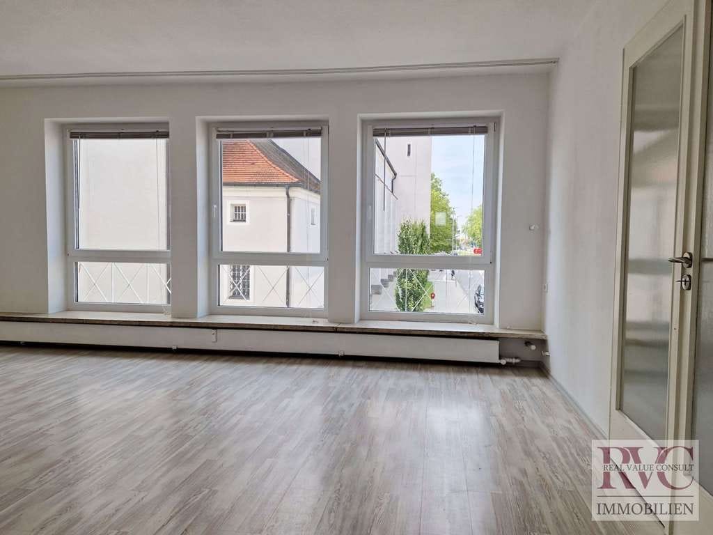 Immobilie in Freilassing - Attraktive Wohnung in Freilassing – hell, modern, Balkon, vielseitig nutzbar für Wohnen oder Gewerbe - Bild 1