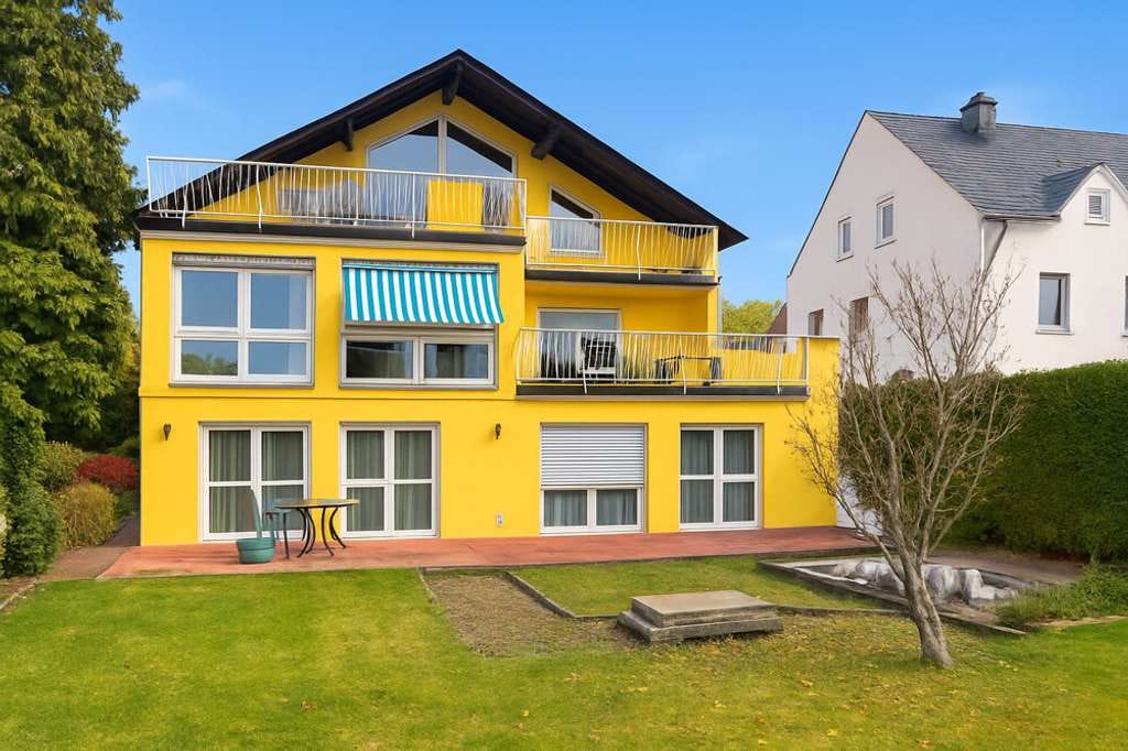 Immobilie in Brechen - Sofort bezugsfrei! - Vielseitig nutzbares Wohnhaus mit Garten, Aufzug und Terrasse - Bild 0