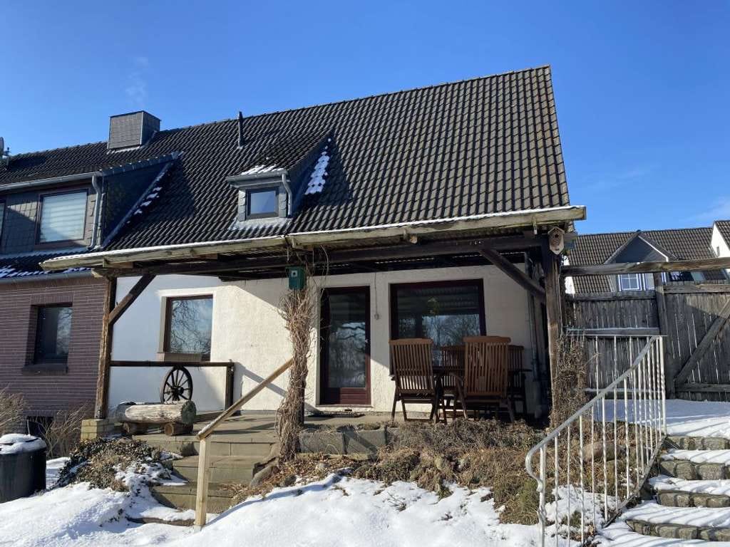 Immobilie in Lensahn - Lensahn - Doppelhaushälfte mit Garage und großem Garten - Bild 1