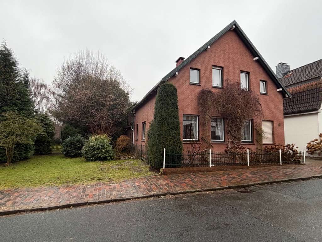 Immobilie in Varel - MARKTANPASSUNG!
Historisches Wohnhaus von 1911: Authentischer Charme & zeitlose Substanz-ZENTRAL-VA - Bild 2