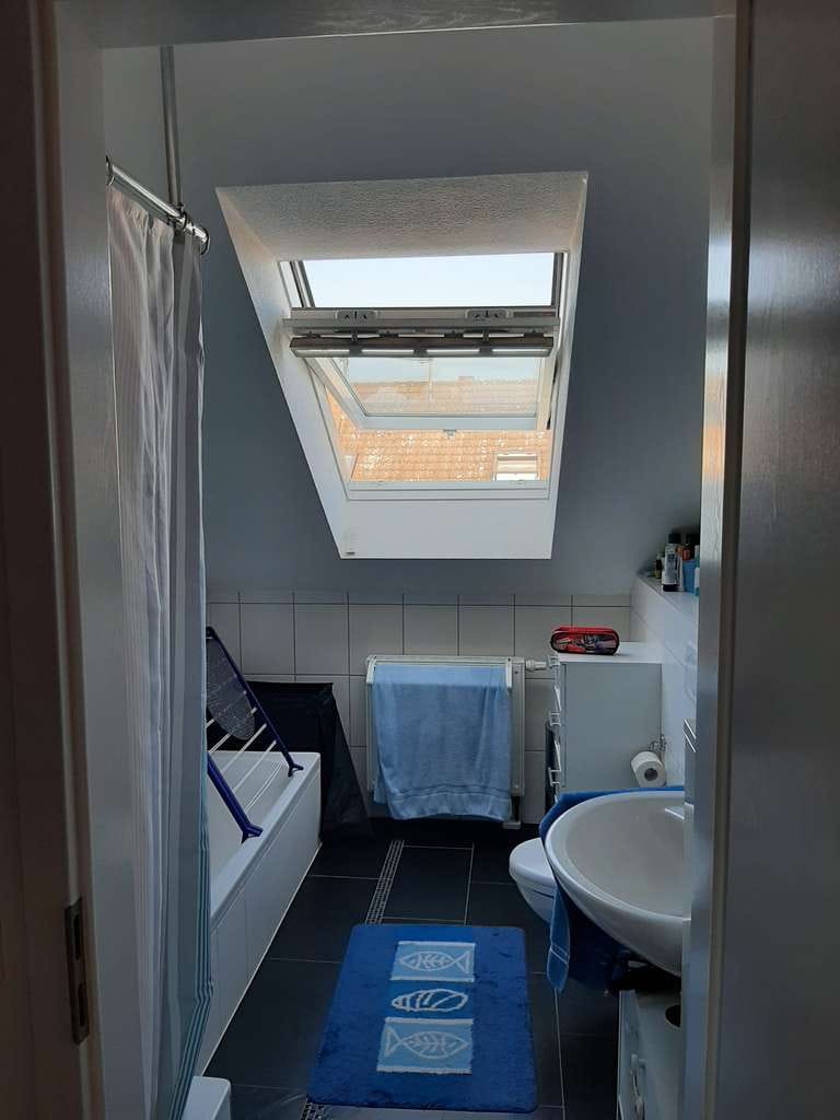 Immobilie in Ober-Olm - Gepflegte 3-Zimmer-DG-Wohnung mit Balkon, EBK und separatem Büro/Home Office - Bild 1