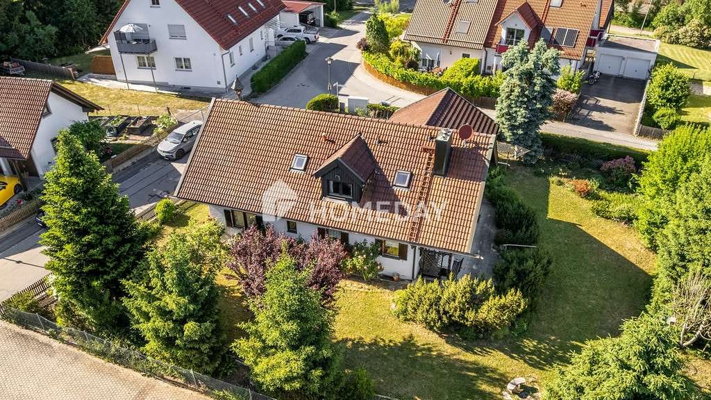 Immobilie in Attenkirchen - Wo Familienleben Raum findet – charmantes Zuhause mit Landhauscharakter
 - Bild 3