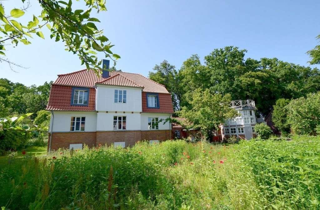 Immobilie in Steinhorst - Wunderschöne, große Landhaus-Villa auf 2.000m² idyllischem Grundstück mit Bachlauf. - Bild 2