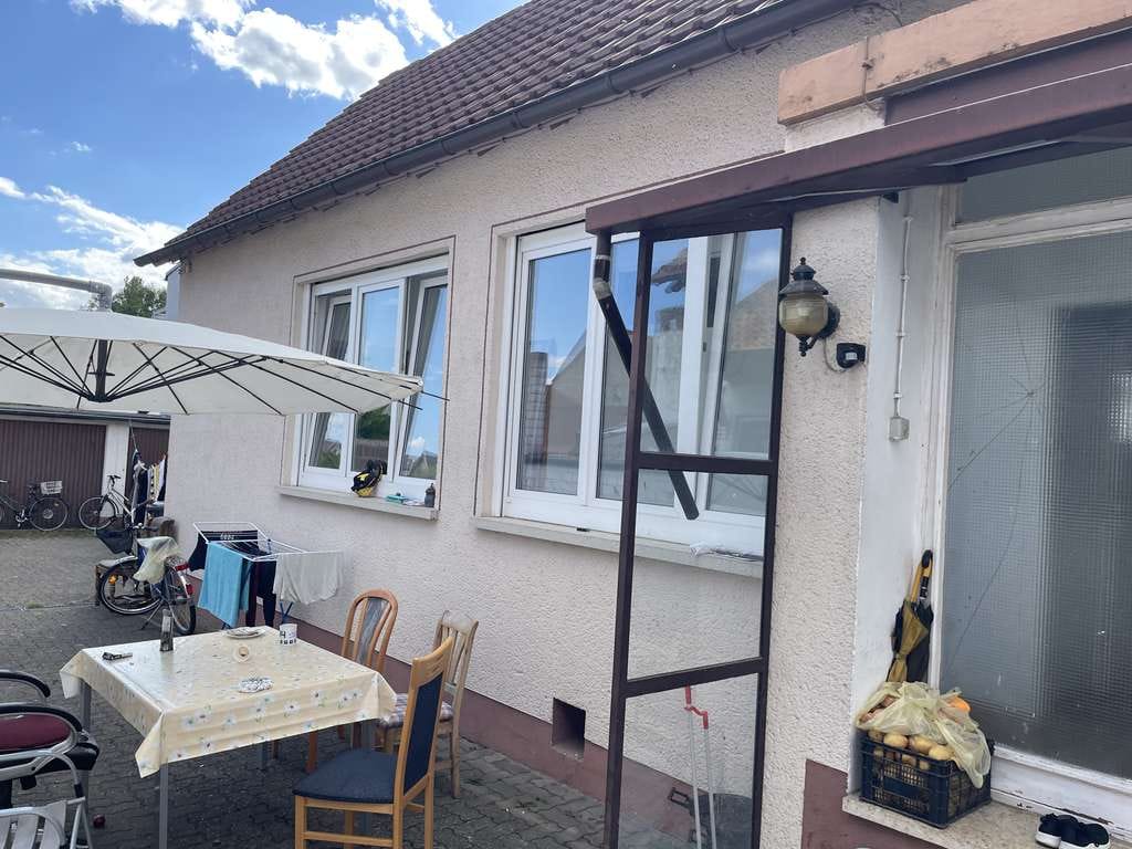Immobilie in Herxheim - Kurzfristig nutzbares und großzügiges Wohnhaus mit 3 PKW-Garagen und Hofraum ! - Bild 2