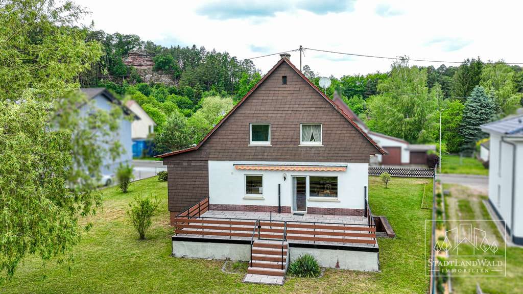Immobilie in Fischbach bei Dahn - Viel Platz für Familie, Garten und Erholung – Einfamilienhaus am Feldrand mit Ausblick - Bild 4