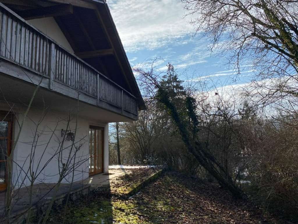 Immobilie in Eichstätt - Großzügiges Einfamilienhaus mit Einliegerwohnung – mediterranes Wohnen in ruhiger Hanglage - Bild 2