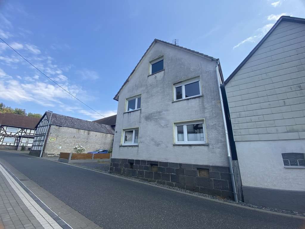 Immobilie in Allendorf (Lumda) - Einfamilienhaus mit großem Grundstück und vielseitigen Möglichkeiten – ideal für Pferdeliebhaber - Bild 2