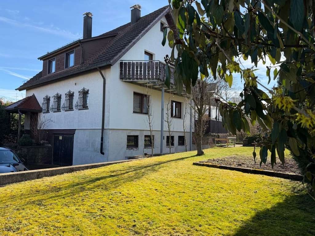 Immobilie in Hildrizhausen - Geräumiges Einfamilienhaus mit großem Garten,  moderner Einbauküche, modernen Bädern, Parkett - Bild 0