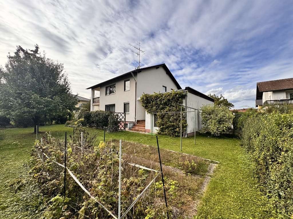 Immobilie in Osterhofen - Einfamilienhaus mit Keller in ruhiger Lage - Bild 1