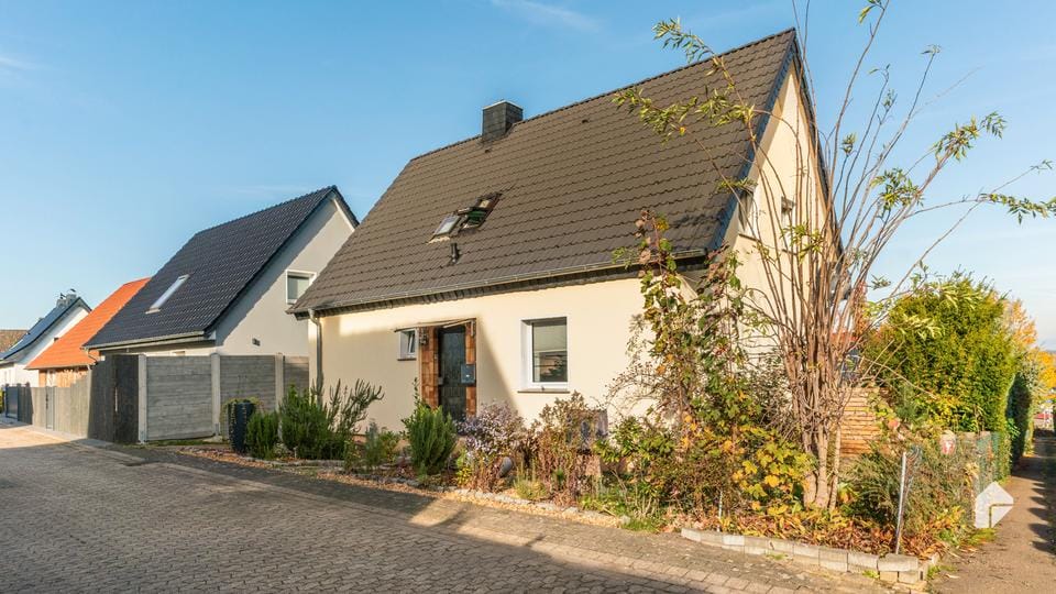 Immobilie in Porta Westfalica - Charmantes Einfamilienhaus mit Garten in idyllischer Lage - Bild 0