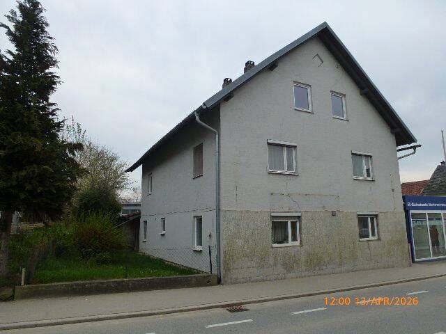 Immobilie in Neufahrn in Niederbayern -  Älteres, renovierungsbedürftiges Einfamilienhaus mit separatem Ausstellungspavillon - Bild 1