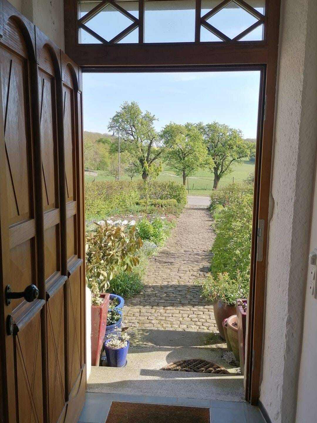 Immobilie in Gransdorf - Ein seltenes Juwel: Dieses charmante Einfamilienhaus aus dem Jahr 1845 vereint den Charakter eines denkmalgeschützten Landhauses mit dem Komfort einer - Bild 2