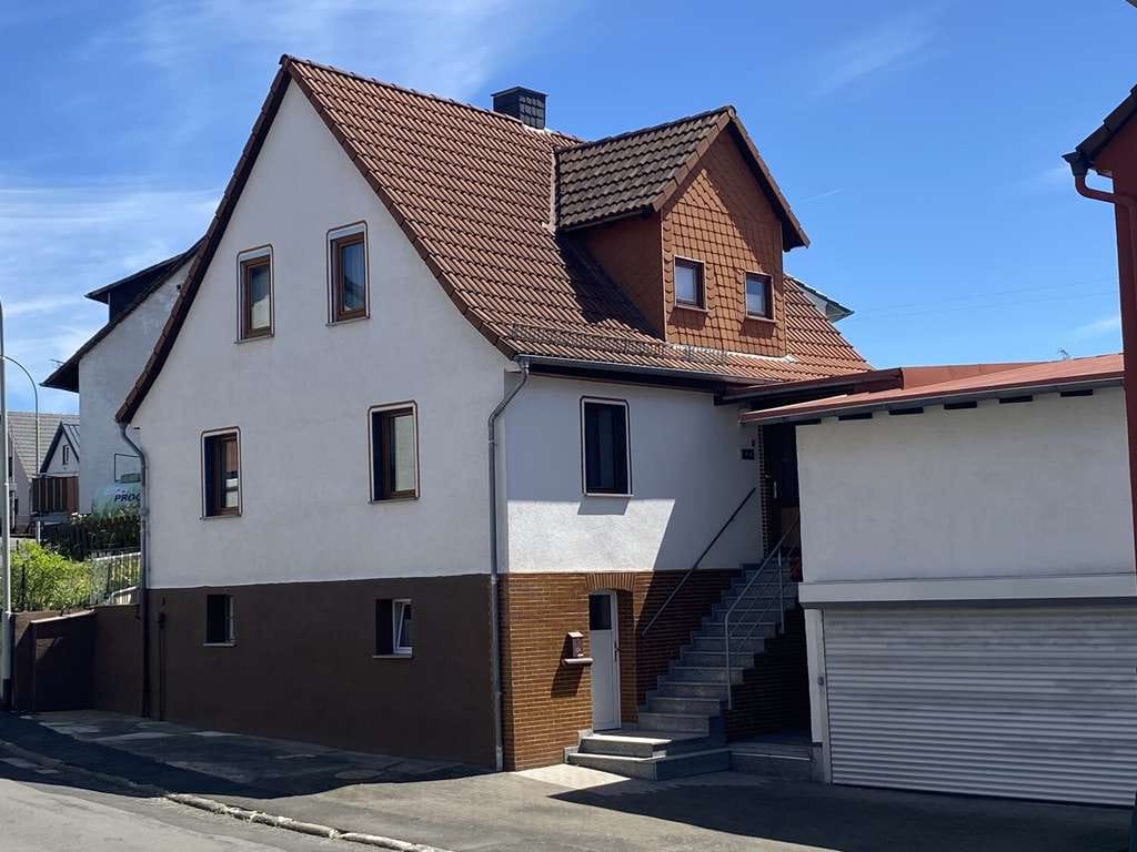 Immobilie in Mücke - Familienglück - gepflegtes Einfamilienhaus in Nieder-Ohmen mit begehrter Bahn-Haltestation! - Bild 0