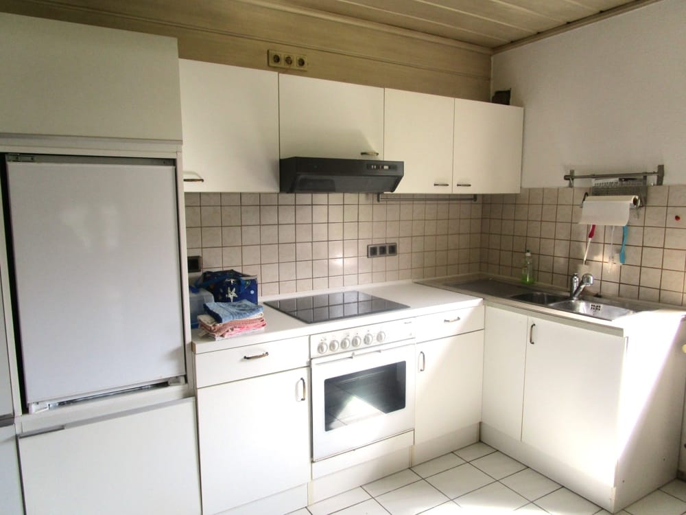 Immobilie in Waldbronn - FAMILIENHAUS MIT 6 ZIMMERN, 2 BÄDERN, KLEINER WERKSTATT, 
WINTERGARTEN UND PKW GARAGE - Bild 1