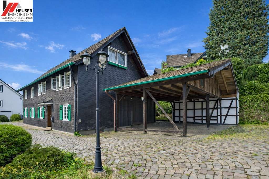 Immobilie in Wermelskirchen - Charmantes Einfamilienhaus in Top-Lage mit Einliegerwohnung und großzügigem Carport - Bild 0