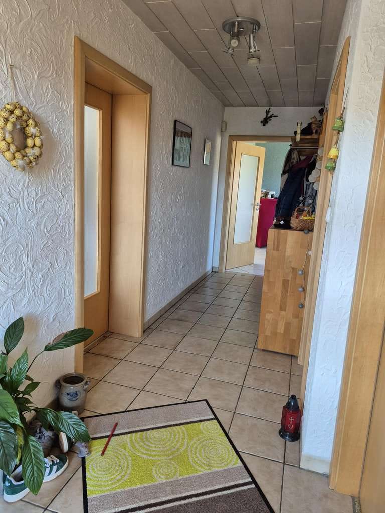 Immobilie in Jünkerath - Einfamilienhaus inkl. Einliegerwohnung und 2 Doppelgaragen - Bild 2