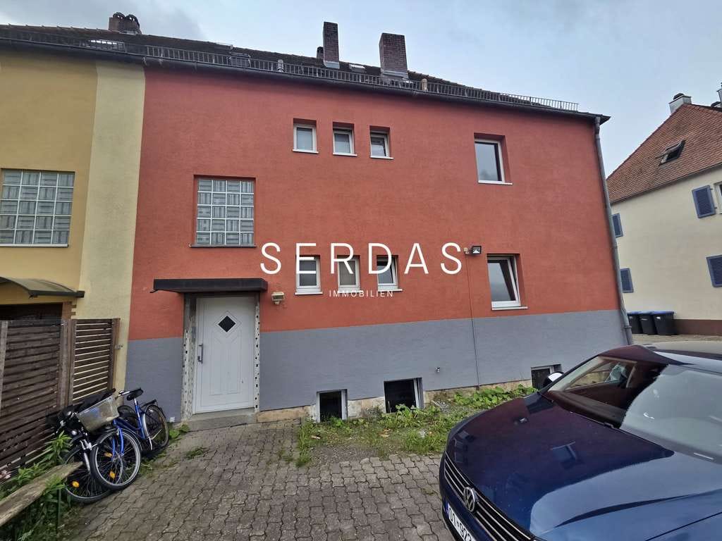 Immobilie in Bayreuth - Solides Dreifamilienhaus mit zusätzlicher Ausbaureserve - Bild 3