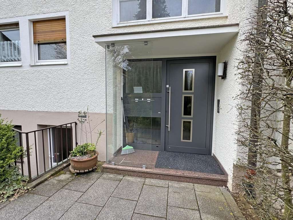 Immobilie in Freudenstadt - Attraktives Reihenendhaus in familienfreundlicher Lage mit 2 Wohneinheiten plus Dachgeschoss - Bild 1