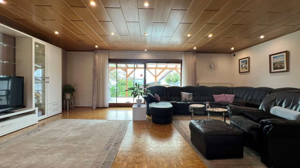 Immobilie in Göllheim - Kombi Chance!
Hochwertiges Einfamilienhaus plus voll vermietetes Zweifamilienhaus - Bild 2
