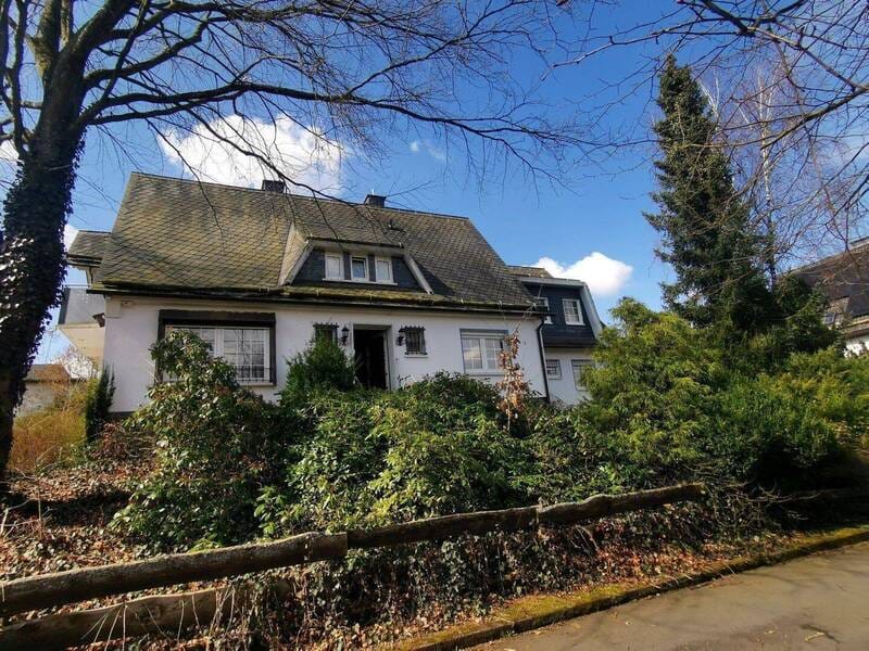 Immobilie in Derschen - Geräumiges 2-Familienhaus in ruhiger Ortslage - 9 Zimmer - 3 Garagen - Werkstatt - Wintergarten - Bild 0