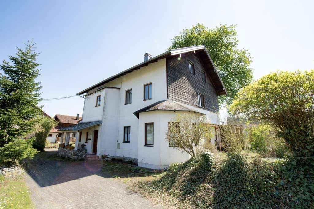 Immobilie in Edling - Erdgeschosswohnung mit Nebengebäude und großem Garten - Bild 0