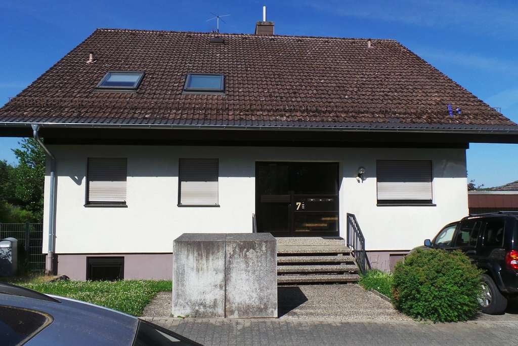 Immobilie in Trippstadt - Charmante Dachgeschosswohnung mit Garage und Dachterrasse in begehrte Lage von Trippstadt - Bild 0