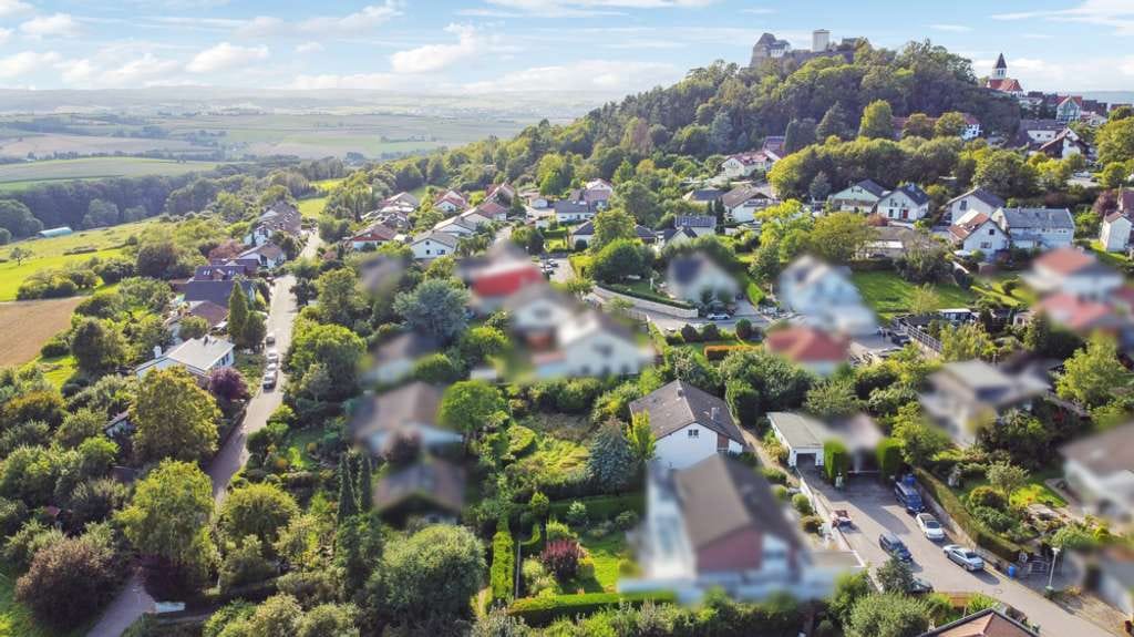 Immobilie in Otzberg - ++Freistehendes Haus mit 9 Zimmern und großzügigen Gartenparadies in ruhiger Lage ++ - Bild 1