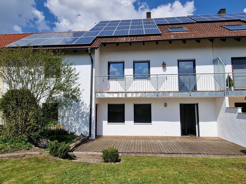 Immobilie in Obersüßbach - Gepflegte Doppelhaushälfte mit PV-Anlage, Kachelofen, Balkon, Terrasse und Garage - Bild 0
