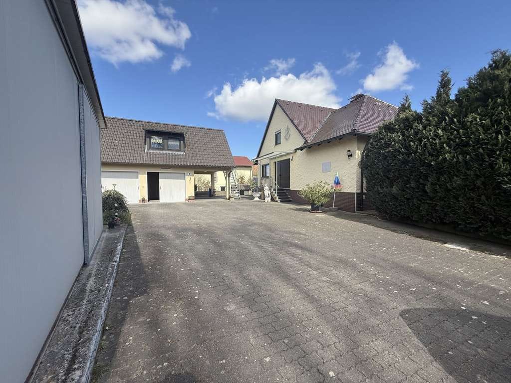 Immobilie in Büchenbach - Großzügiges Einfamilienhaus mit Pool und großen Garten - Bild 3