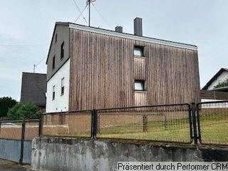 Immobilie in Eitensheim - " Hier gibt`s auch noch Platz für Oma u. Opa "   Zwei Fam. - Haus mit beheizten Wintergarten - Bild 2