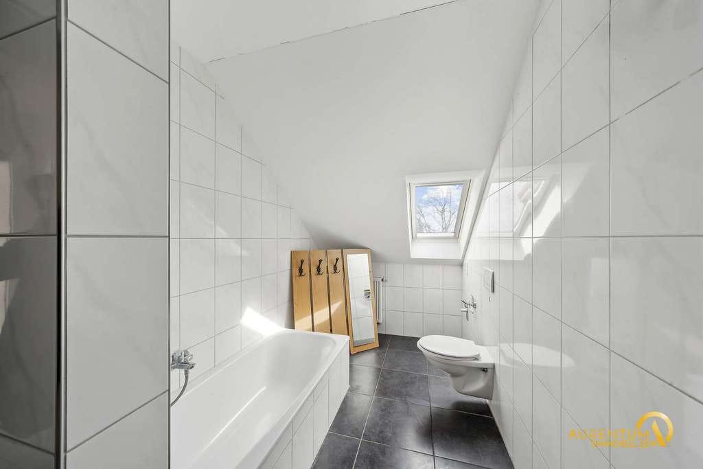 Immobilie in Abensberg - Gepflegte 2-Zimmer-Dachgeschosswohnung mit Balkon und 83,8 m² – sofort bezugsfrei in Arnhofen - Bild 4