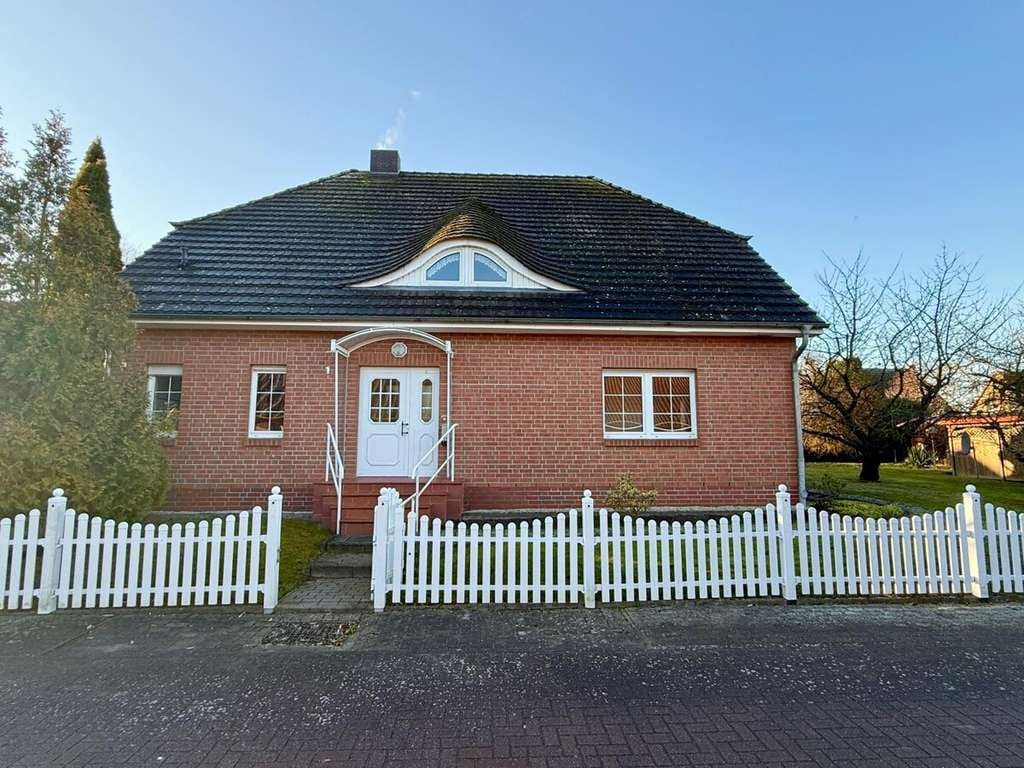 Immobilie in Neverin - HORN IMMOBILIEN++ 2 km bis Neubrandenburg, großes Einfamilienhaus mit vielen Extras - Einliegerwohnu - Bild 1