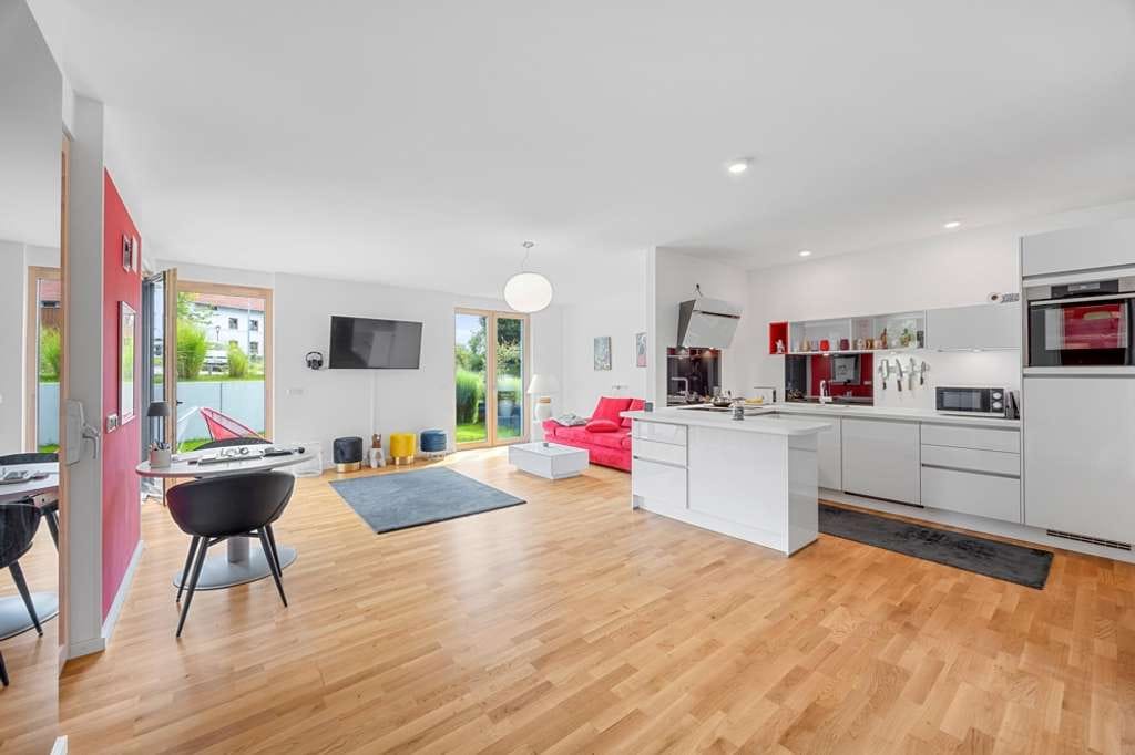 Immobilie in Tuntenhausen - Exklusive 2-Zi. Wohnung plus Ankleidezimmer, Garten & Garage - Kapitalanlage - Bild 0