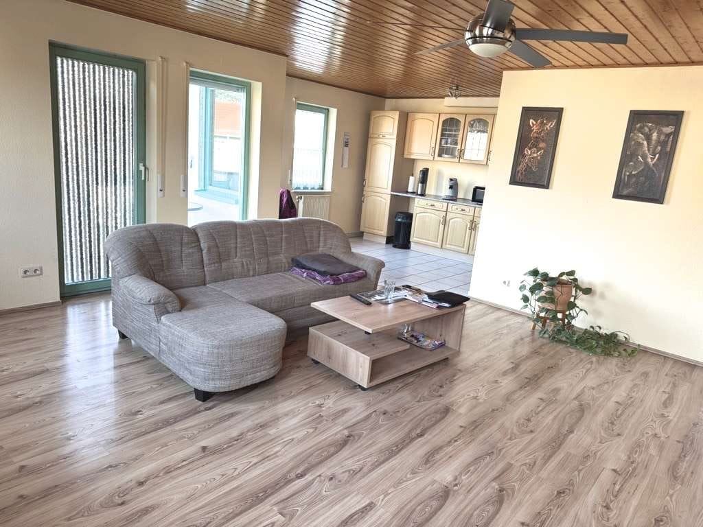 Immobilie in Osthofen - Wunderschöne 2 ZKB Wohnung mit Balkon und PKW- Stellplatz in 67574 Osthofen - Bild 1