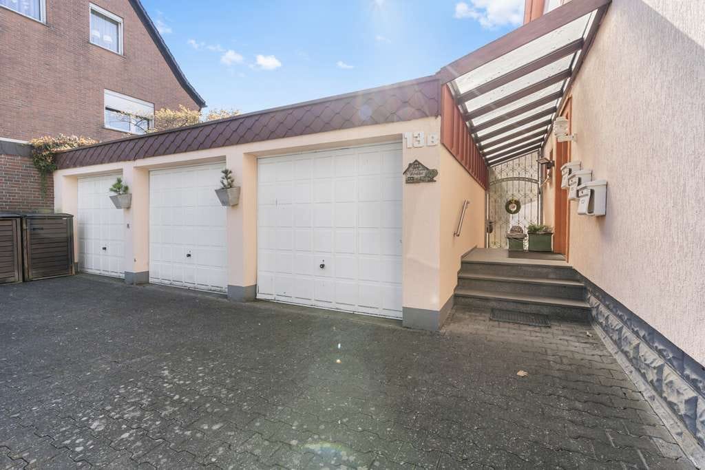 Immobilie in Bad Lippspringe - Naturnah wohnen in Bad Lippspringe – Zweifamilienhaus mit Gartenidylle - Bild 2