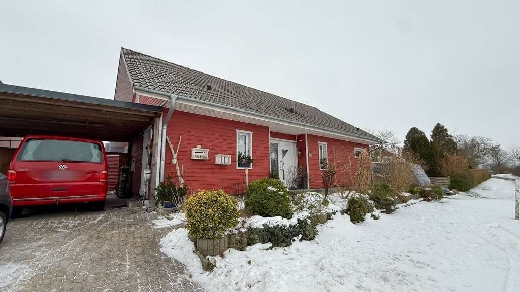 Immobilie in Hürup - Dänisches Wohnflair trifft Effizienz! Ebenerdig bewohnbares Holzhaus mit Doppelcarport - Bild 2