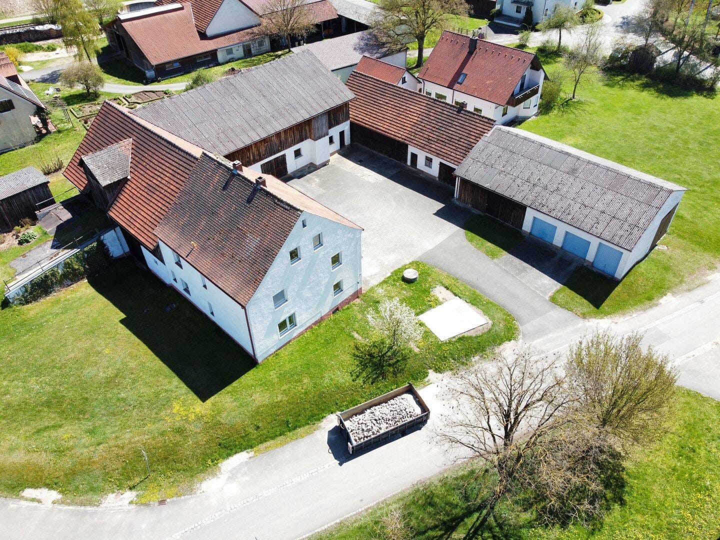 Immobilie in Hahnbach - Hofstelle in Godlricht mit Nebengebäuden - Bild 0