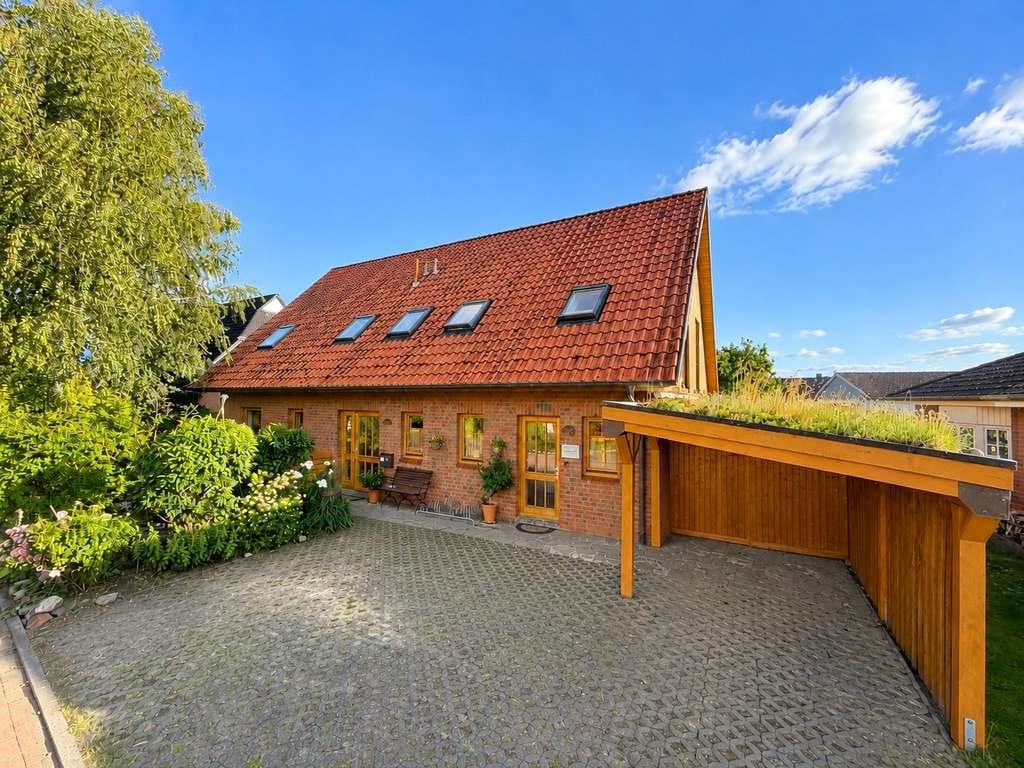 Immobilie in Klempau - Einfamilienhaus auf Eigenland mit separater Praxis - 182,94 qm Wohn- u. Praxisfläche in Krummesse - Bild 1