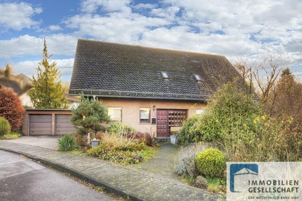 Immobilie in Mittelhof - Sehr gepflegtes und hochwertig erstelltes Zweifamilienhaus in ruhiger und zentrumsnaher Wohnlage - Bild 0
