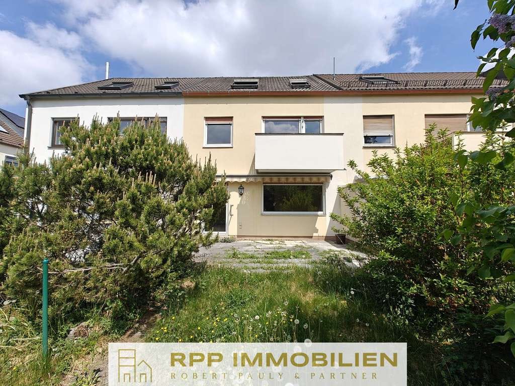Immobilie in Gröbenzell - Heimwerker aufgepasst! Sanierungsbedürftiges Reihenmittelhaus mit sonnigem Südgarten in Gröbenzell - Bild 0