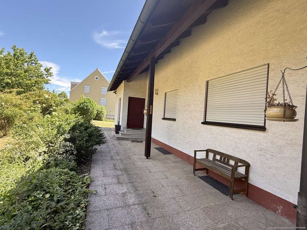 Immobilie in Marloffstein - Großzügiges Ein-Zweifamilienhaus, 2116 m² Grund, 237 m² Wohnfl., Bestlage in Marloffstein - Bild 1