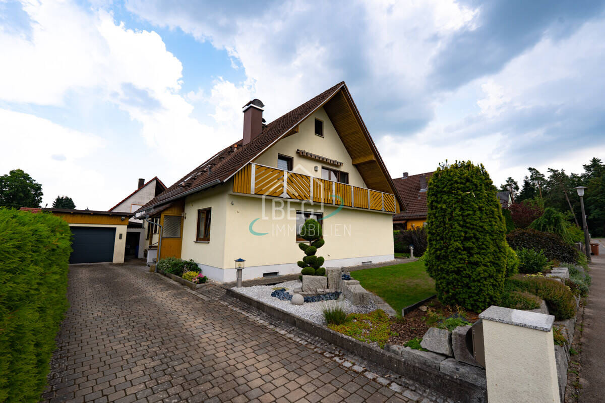 Immobilie in Dentlein am Forst - Vielseitiges Wohnhaus mit ausgebautem Spitzboden, Sauna und Gartenoase - Bild 0