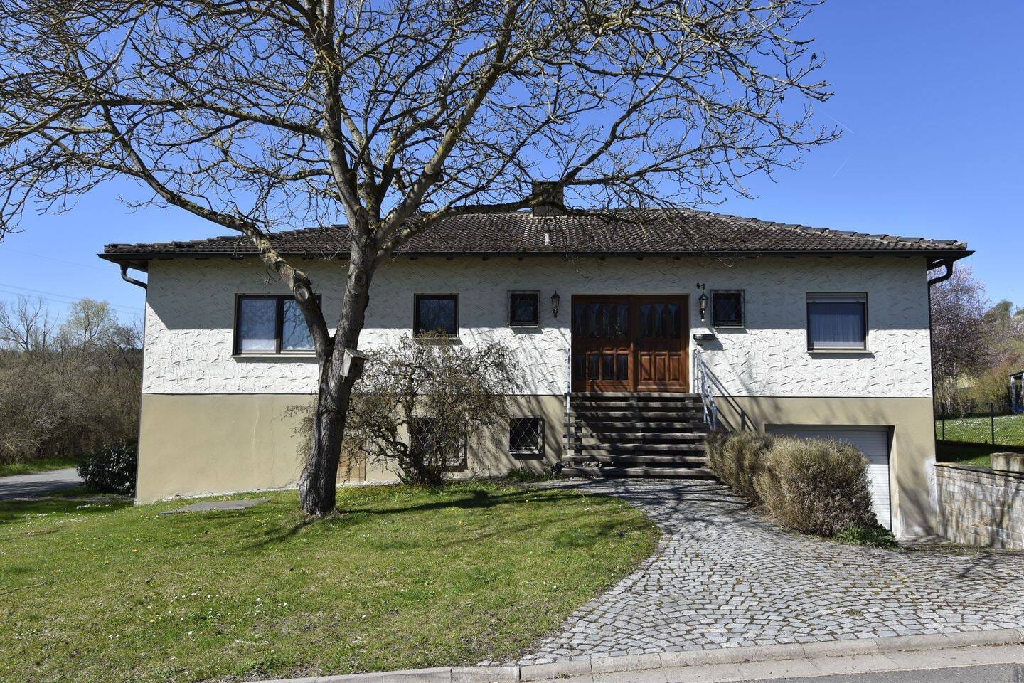 Immobilie in Scheinfeld - Geräumiges Familienhaus mit Terrasse in Burgambach, Scheinfeld - Bild 1